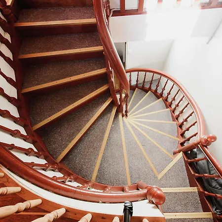 The View - Big In Center Bergen