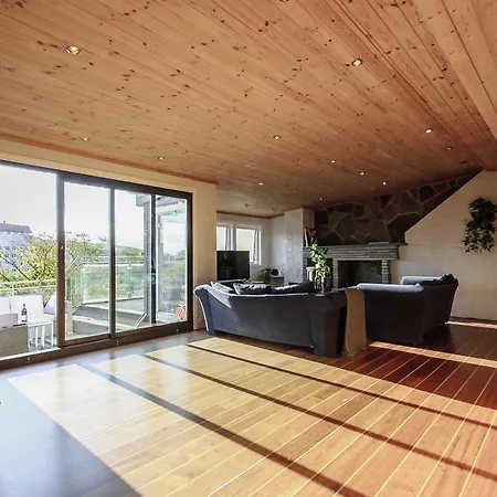 The View - Big In Center * Bergen