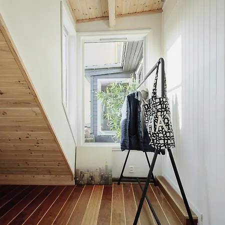 The View - Big In Center Bergen