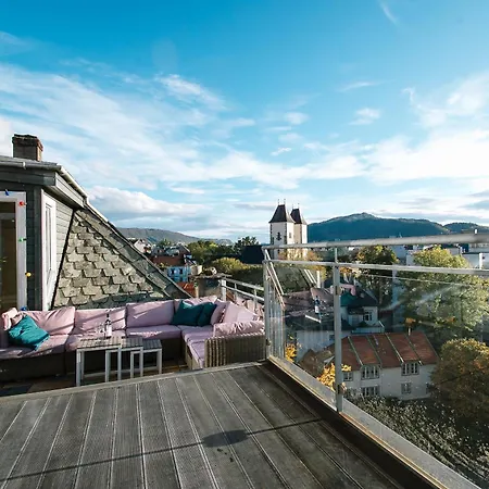 The View - Big In Center *