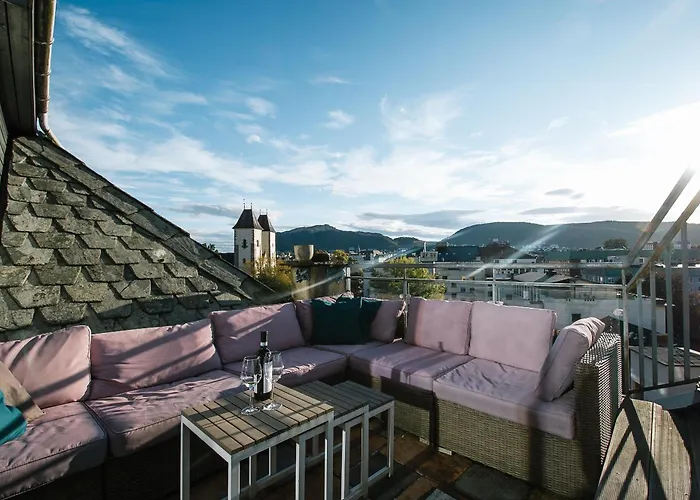 The View - Big In Center *