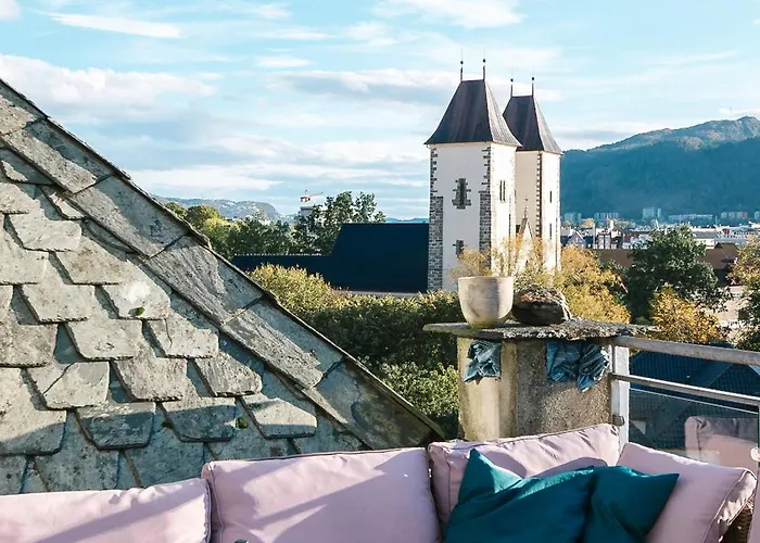 The View - Big In Center Bergen