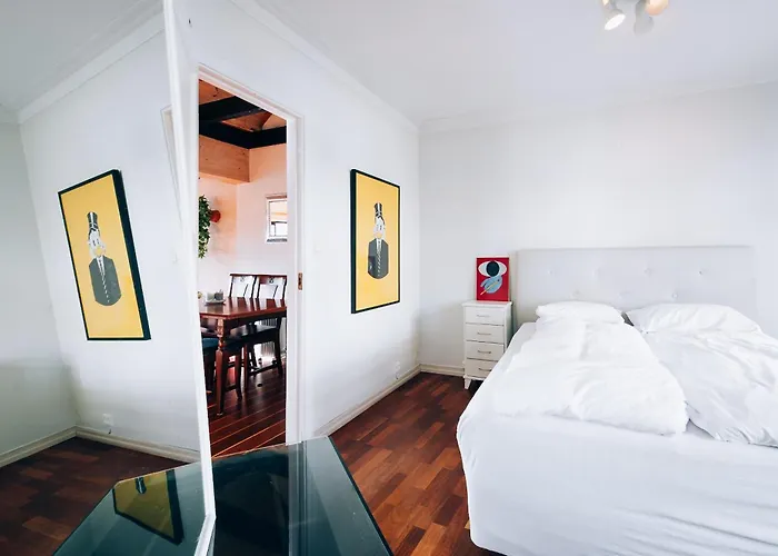 The View - Big In Center