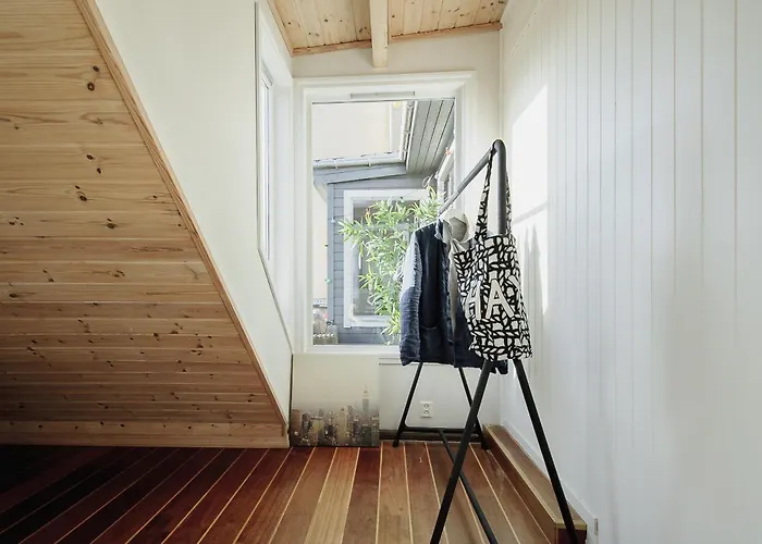 The View - Big In Center Bergen