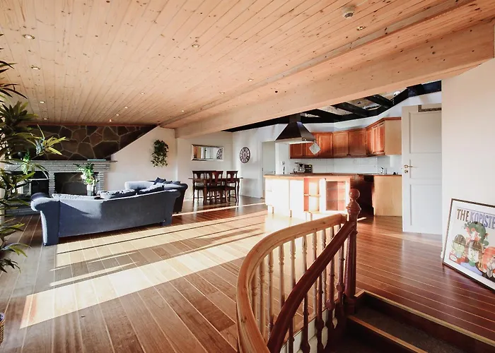 The View - Big In Center Apartment *