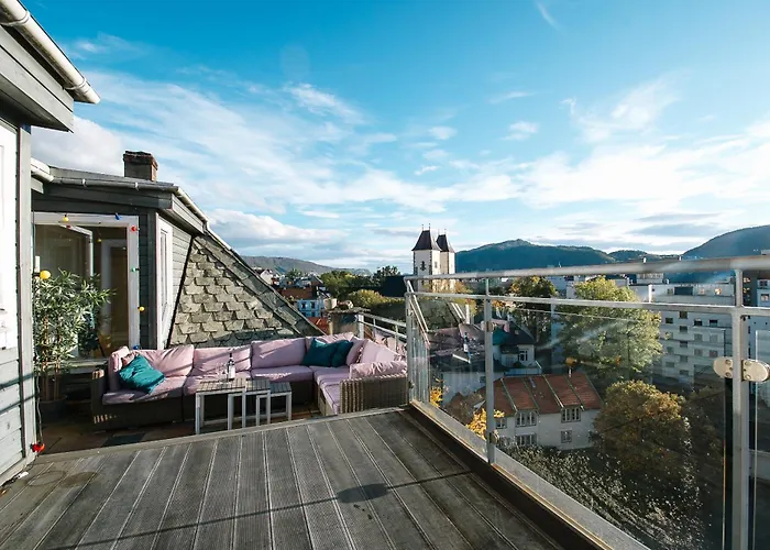 The View - Big In Center *